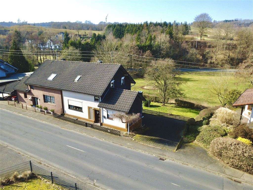 Immobilie in Steinebach/Sieg - Charmante Doppelhaushälfte mit Sonnenterrasse, großem Garten und viel Platz für Ihre Wohnideen - Bild 1