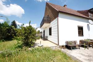 CHARMANTES FAMILIENNEST mit sonnigem Garten &  solider Bausubstanz