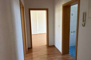 Hell, charmant, bezugsfertig: 2-Zimmer-Wohnung mit Einbauküche und Balkon! – Schwetschkestraße 11, 6110 Südliche Innenstadt, Halle (Saale) – Vorschaubild 7