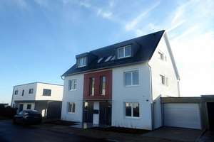 Helles WG-Zimmer in einer neu gebauten Passivhaus-Doppelhaushälfte in Ulm/Lehr