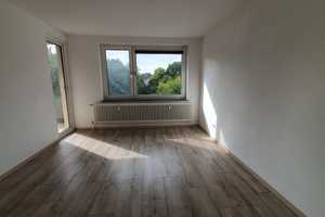 Nachmieter zum 01.07.25 gesucht! Tolle 3-Zi.-Whg. mit Badewanne und Balkon – Stresemannstraße 231, 27576 Bremerhaven – Vorschaubild 1