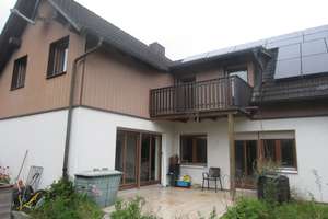 Ruhig gelegenes Haus mit großem Garten zwei abgeschlossene Wohnungen in Hanglage – Die vollständige Adresse der Immobilie erhältst du vom Anbieter., 84174 Eching – Vorschaubild 2