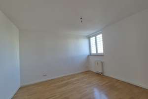 Sonnige 2,5-Zimmerwohnung mit Westbalkon in Mü-Johanneskirchen – Freischützstr. 107, 81927 Johanneskirchen, München – Vorschaubild 2