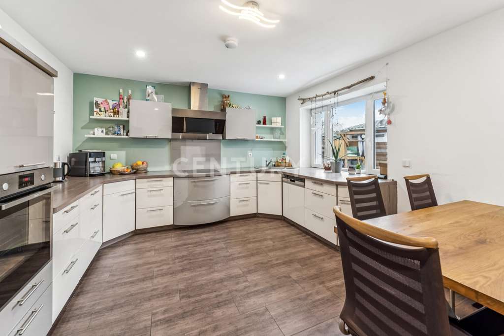 Immobilie in Altötting - Doppelhaushälfte mit viel Platz, Terrasse und Carport – zentral und dennoch ruhig in Altötting - Bild 3