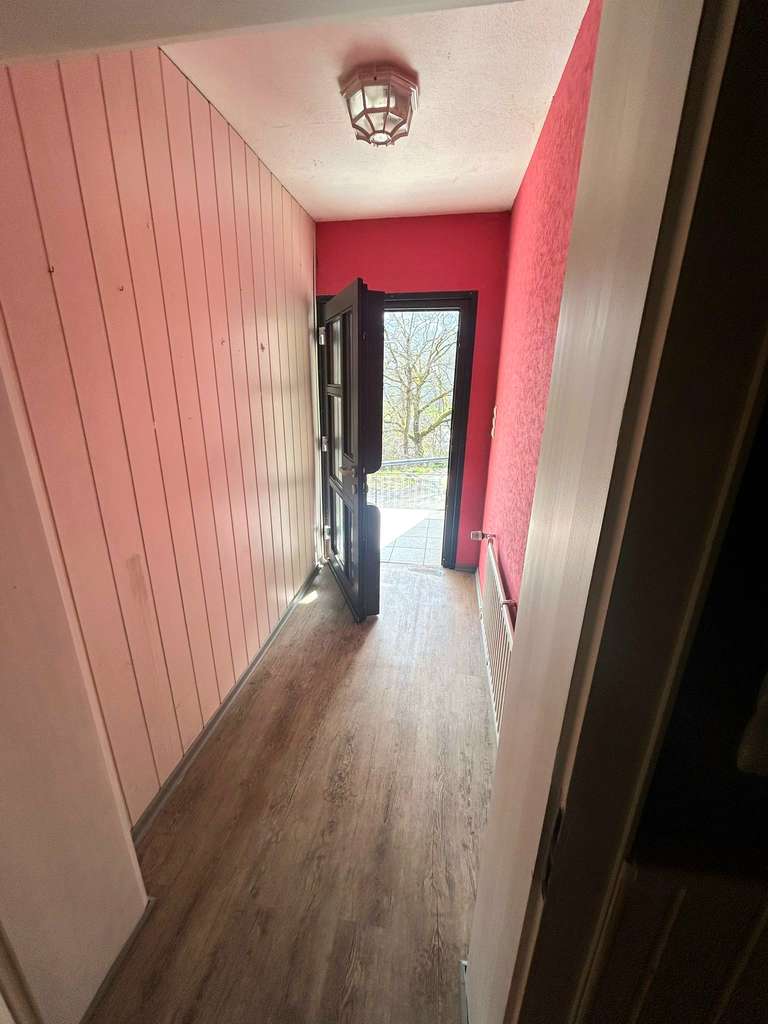 Immobilie in Lauterecken - Wohnen, wo andere Urlaub machen: Freistehender Bungalow mit verwunschenem Garten und Weitblick - Bild 3