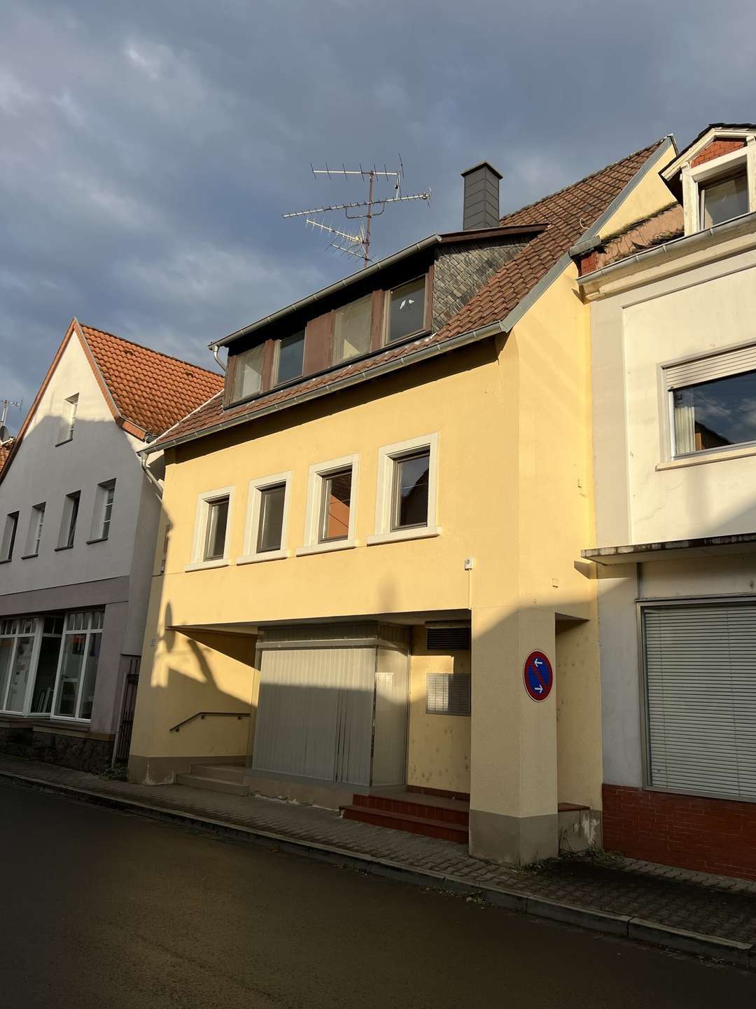Wohnhaus mit zwei Wohnungen und ehemaligem Geschäftsraum in 67748 Odenbach am Glan, Kusel Kreis – Bild 2
