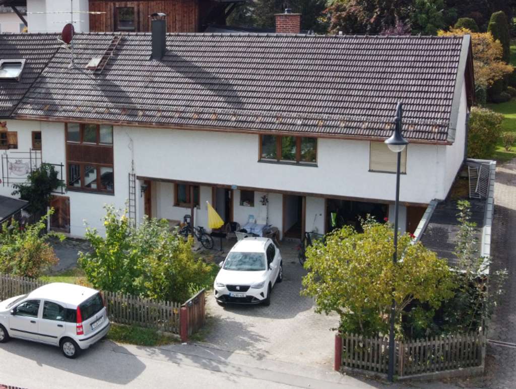 Immobilie in Schäftlarn - Rarität in Hohenschäftlarn: Charmantes Zweifamilienhaus mit S-Bahn-Anschluss & Kamin - Bild 3