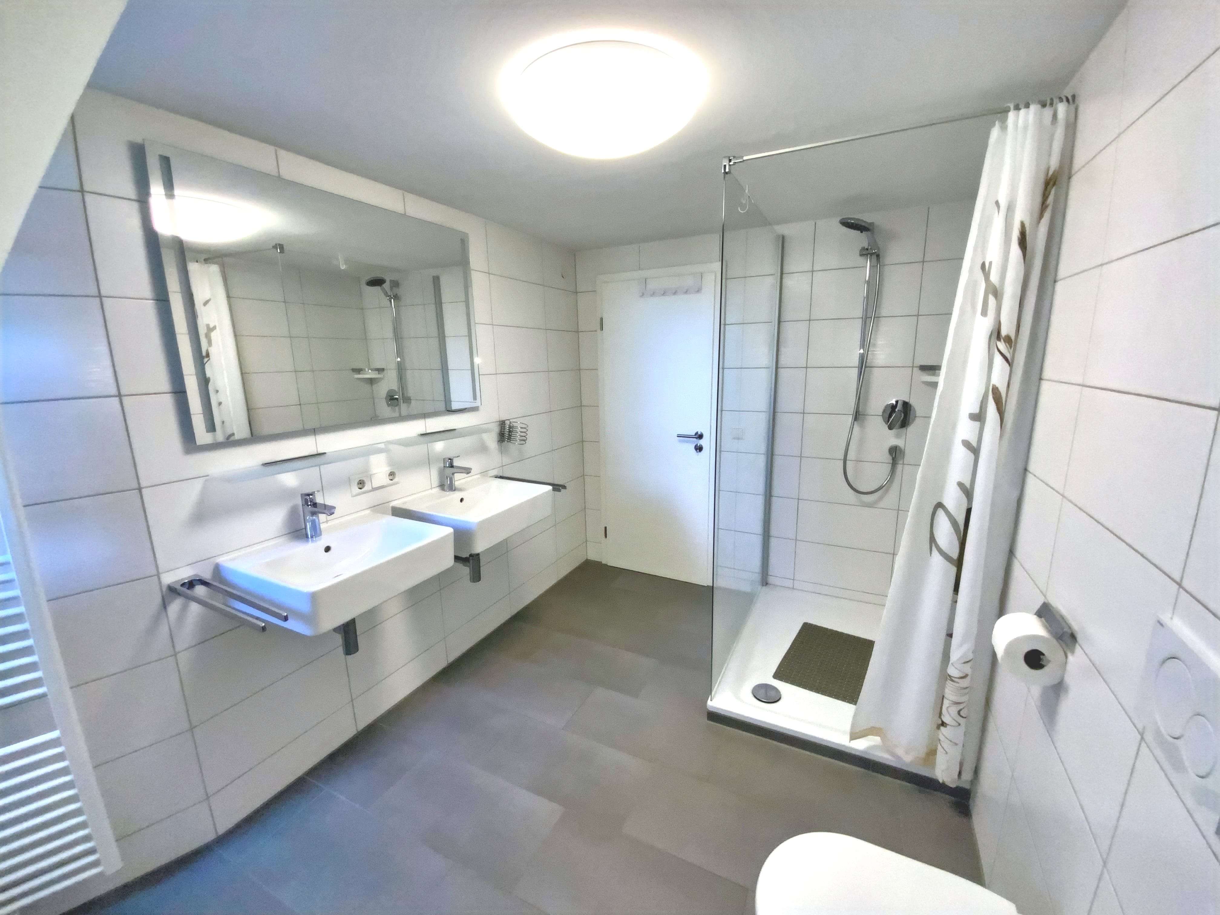 Immobilie in Lindau (Bodensee) - Dachgeschosswohnung mit Seeblick in Jahrhundertwende Villa Lindau - Bild 8