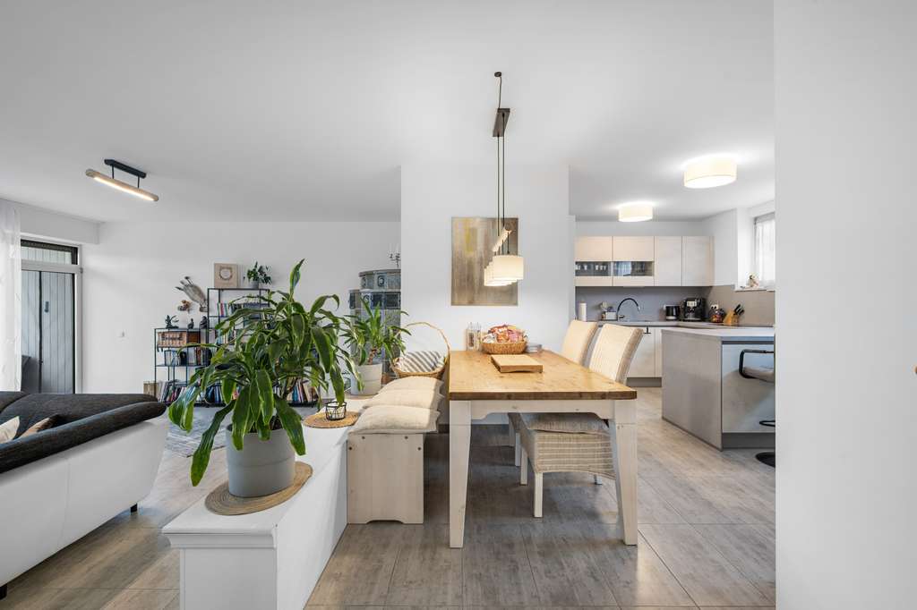 Immobilie in Jossgrund - Zwei- bis Dreifamilienhaus auf großem Grundstück – modernisiert & vielseitig nutzbar - Bild 3