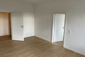 Schöne 90qm Wohnung 4-Zimmer Chemnitz Innenstadt (WG - Studenten) – Elisenstrasse 14, 9111 Chemnitz – Vorschaubild 2