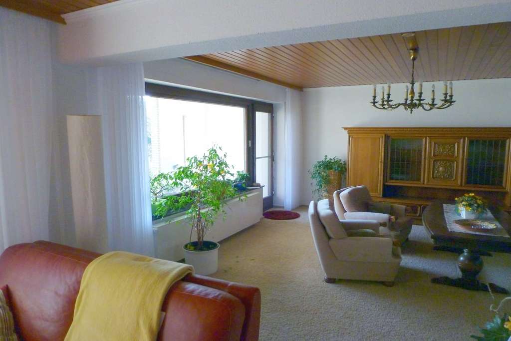 Immobilie in Extertal - Viel Platz im Haus und rund herum mit Vollkeller und Garage! - Bild 1