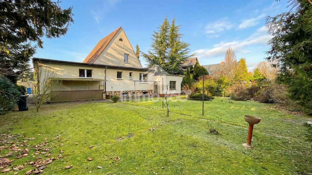 Immobilie in Neuenhagen bei Berlin - Altbau mit Charakter – freistehendes Einfamilienhaus mit großem Garten & Kachelöfen - Bild 3