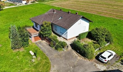 Renovierungsbedürftiges EFH im Bungalowstil mit großem Grundstück