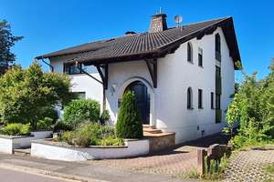 Exklusives Mehrgenerationenhaus in bevorzugter Wohnlage von Homburg – Die vollständige Adresse der Immobilie erhältst du vom Anbieter., 66424 Homburg – Vorschaubild 1