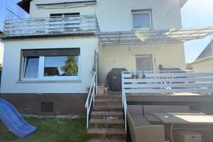 Ein-Zweifamilienhaus mit großem Garten, Garage und Stellplätzen – Die vollständige Adresse der Immobilie erhältst du vom Anbieter., 35519 Rockenberg – Vorschaubild 2