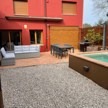 Schönes Dorfhaus mit Garten und Pool.
