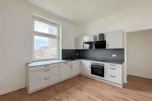 Kernsanierte 2-Zimmer-Wohnung mit Küche u. Waschmaschine – Düsseldorf – Vorschaubild 1