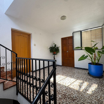 Günstige Wohnung zur Renovierung, zum Wohnen oder Vermieten.