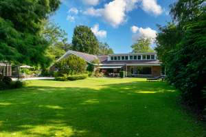 GROßZÜGIGE LANDHAUSVILLA MIT PARKGRUNDSTÜCK UND POOL – Die vollständige Adresse der Immobilie erhältst du vom Anbieter., 40667 Meerbusch – Vorschaubild 3