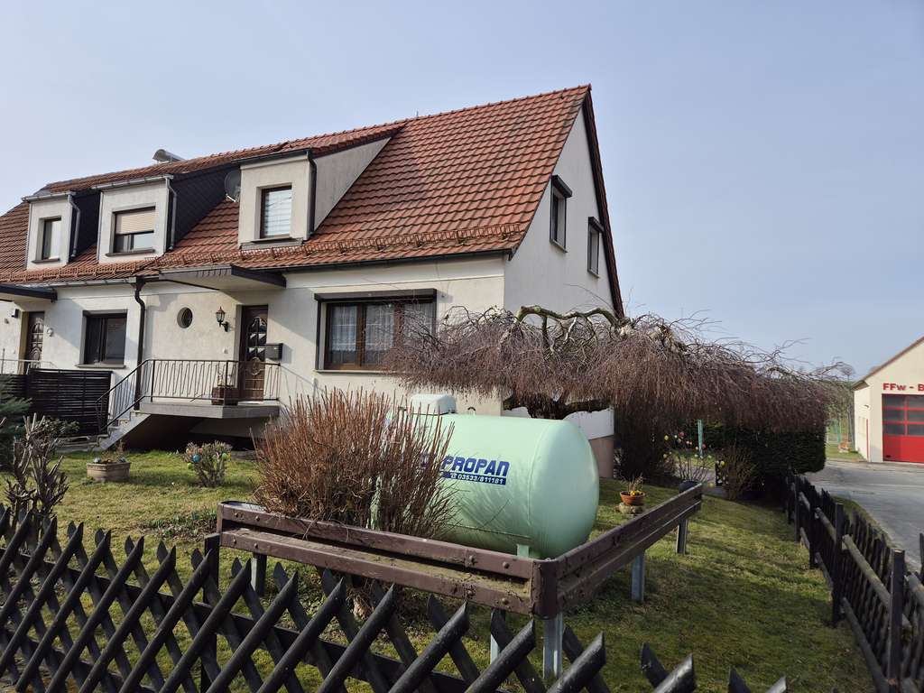 Immobilie in Ebersbach - Gepflegtes Einfamilienhaus mit 5,5 Zimmern und Garage in Ebersbach - Bild 0