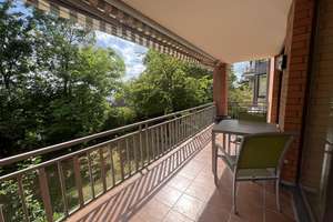 Frisch renovierte 3 Zimmer Wohnung mit Balkon und TG wartet auf Sie – Die vollständige Adresse der Immobilie erhältst du vom Anbieter., 65189 Südost, Wiesbaden – Vorschaubild 2