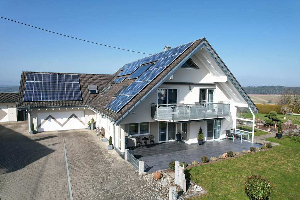 Immobilie in Mengen - Großzügig leben mit Weitblick - Zweifamilienhaus mit parkähnlichem Grundstück - Bild 0