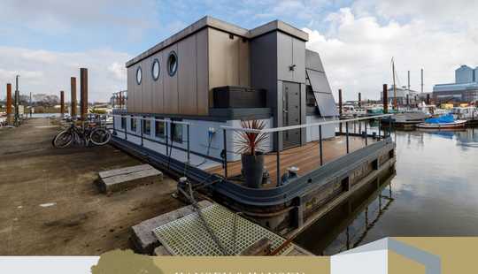 Bild von Maritimes Wohnen neu gedacht – Stilvolles, energieeffizientes Hausboot mit hochwertiger Ausstattung