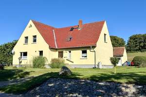 Einfamilienhaus mit viel Potenzial auf großzügigem Gartengrundstück – Boddenstraße 11B, 18586 Gager – Vorschaubild 1