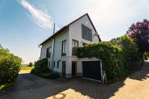 Stilvoll saniertes Einfamilienhaus – Ruhe, Komfort und Fernblick vereint