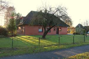 Verkauft! - Gepflegtes Ein- bzw. Zweifamilienhaus (Bungalow) mit zwei großzügigen Garage – Die vollständige Adresse der Immobilie erhältst du vom Anbieter., 26810 Westoverledingen – Vorschaubild 3