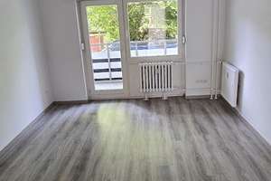 Erdgeschosswohnung mit Balkon..
