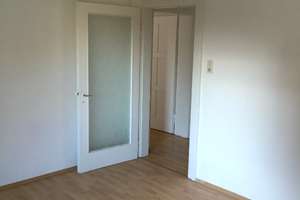 ruhige schöne 3-Zi -Wohnung, hell, Balkon – Wolfgangstr. 21, 86153 Rechts der Wertach, Augsburg – Vorschaubild 4