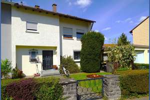 * Doppelhaushälfte mit großem Garten und Garage * – Die vollständige Adresse der Immobilie erhältst du vom Anbieter., 88250 Weingarten – Vorschaubild 1