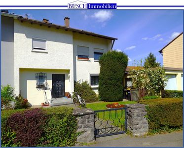 * Doppelhaushälfte mit großem Garten und Garage *