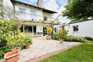 Familientraum in Moorenweis - Liebevoll renoviert! Wintergarten, Traumgarten & viel Platz  – Die vollständige Adresse der Immobilie erhältst du vom Anbieter., 82272 Moorenweis – Vorschaubild 1