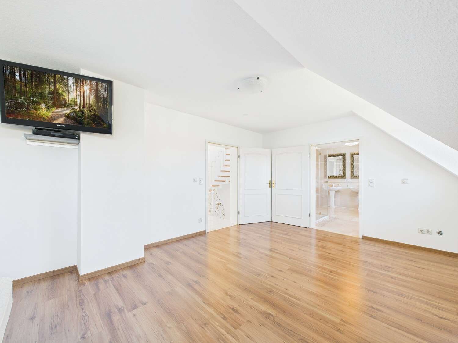 Immobilie in Rednitzhembach - Ein Zuhause zum Verlieben – exklusives Einfamilienhaus mit Pool & Wellness in Rednitzhembach! - Bild 11