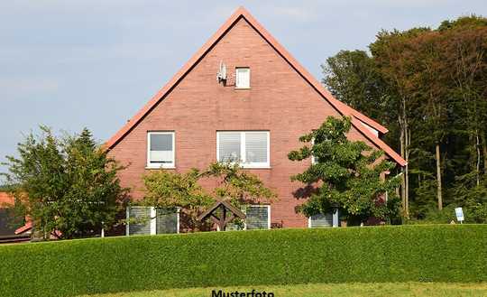 Freistehendes Einfamilienhaus, Garten, Garage