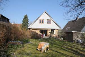 Familienfreundliches Eigenheim - mit Erbbaugrundstück - in grüner Lage – Die vollständige Adresse der Immobilie erhältst du vom Anbieter., 24111 Russee, Kiel – Vorschaubild 1