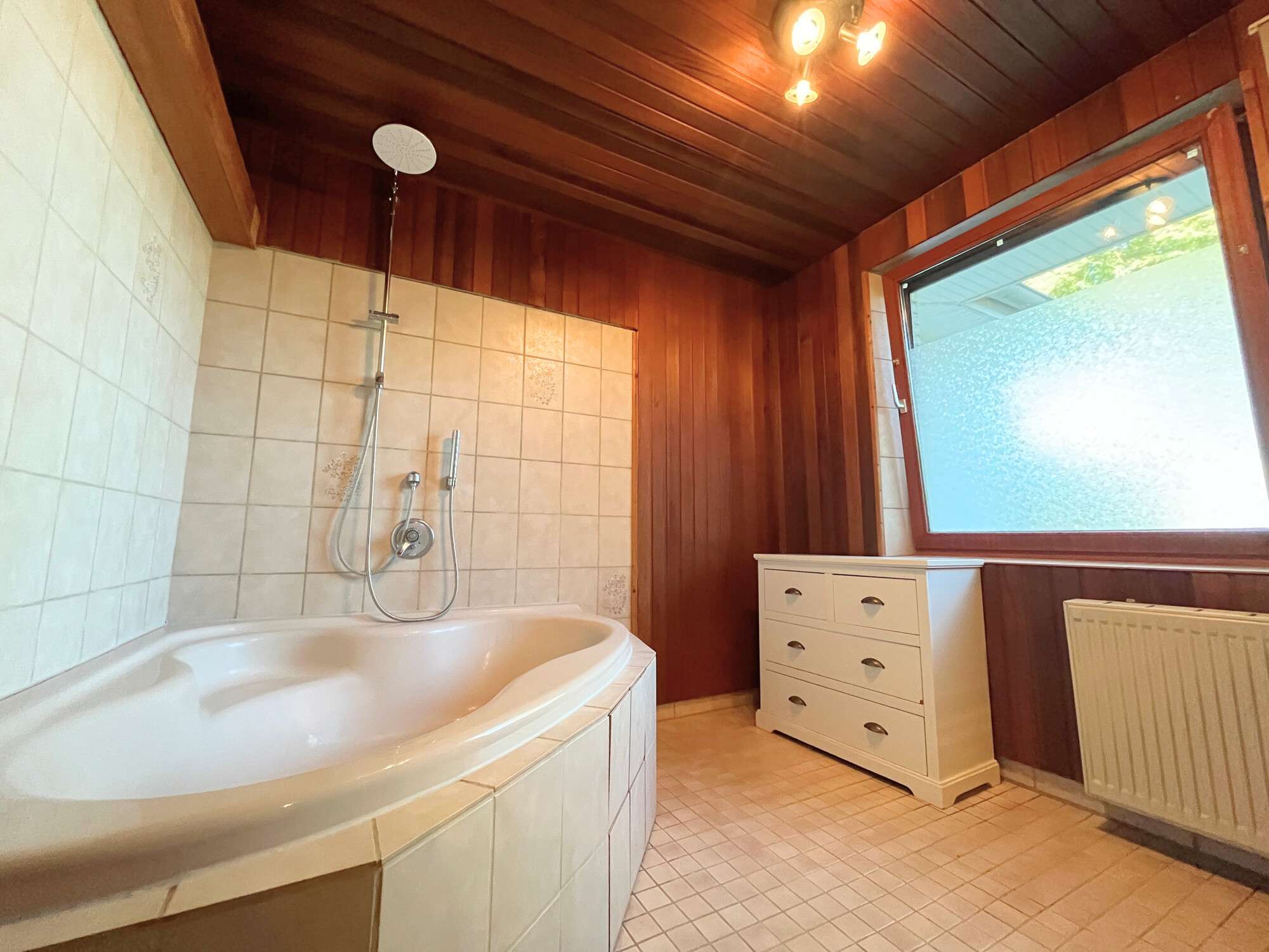 Immobilie in Friesoythe - Ruheoase mit viel Platz: Großes Einfamilienhaus & Einliegerwohnung auf ca. 1.023 m² Grundstück - Bild 10