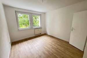 Wohnkomfort in gepflegtem Umfeld | Sanierte 3 RW mit Balkon und inkl. EBK – Eckersbacher Höhe 83, 8066 Eckersbacher Höhe (E1-E4), Zwickau – Vorschaubild 5