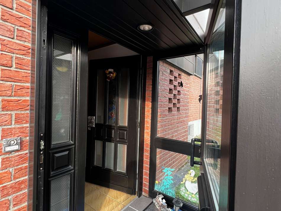 Eingang zum linken Bungalow