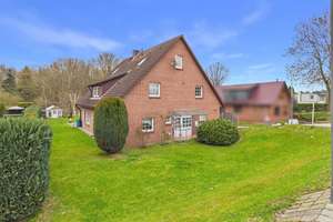 Zweifamilienhaus mit Garten, Waldlage & Ausbaupotenzial!