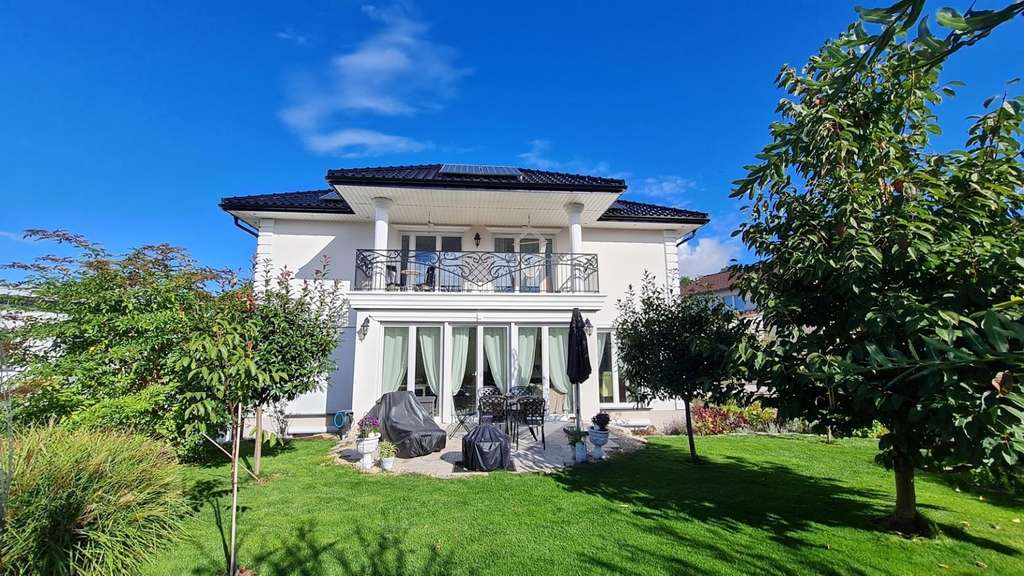 Immobilie in Cleebronn - PROVISIONSFREI: Neuwertige Stadtvilla (A+) - Massiv, gesund & extrem energiesparend - Bild 0