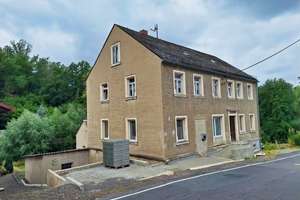 Zweifamilienhaus mit ehemaliger Bäckerei, Scheune und 1.410 m² Grundstück