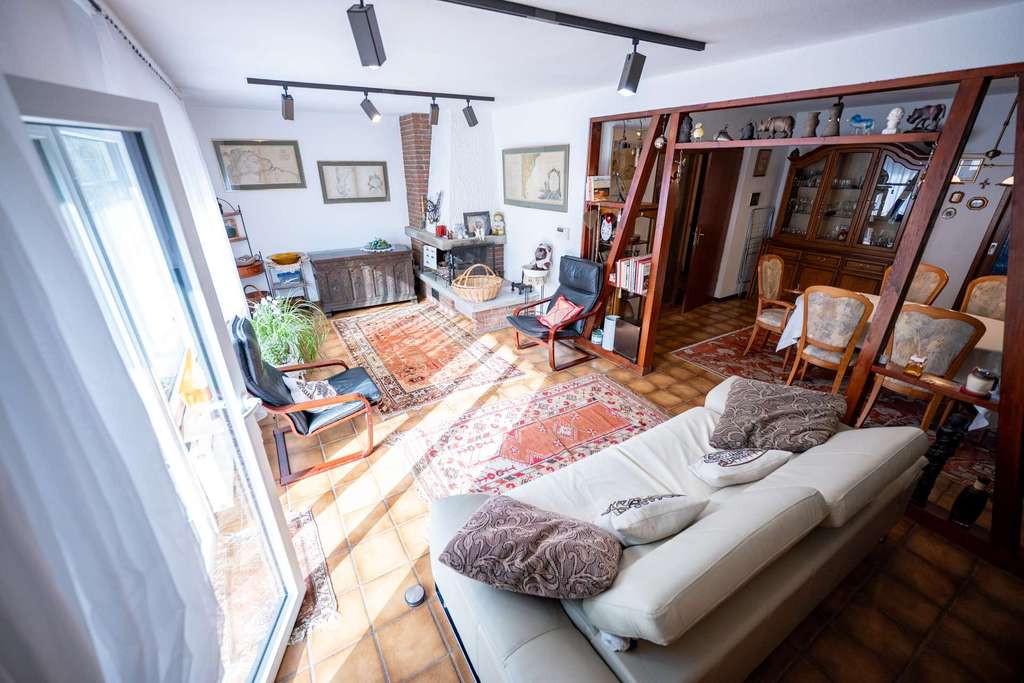 Immobilie in Wörrstadt - Wohnen wie im Haus: Gartenwohnung mit Kamin, Terrasse, großem Keller & Garage! Jetzt verlieben! - Bild 1