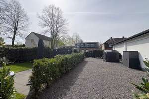 Teil-Neubau in 2017, gepflegtes Areal bestehend 7 jungen "Reihenhäusern" und einem MFH mit Praxis