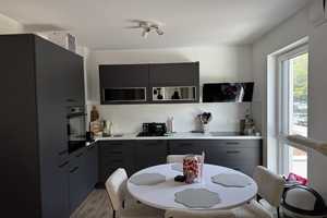 Neuwertige, helle 2-Zimmer-Wohnung mit Süd-West-Balkon – München (Kreis) – Vorschaubild 1