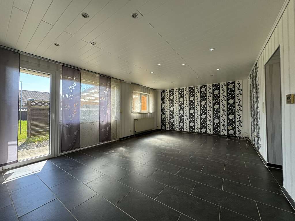 Immobilie in Erkelenz - Gemütliches Zweifamilienhaus mit Garten und zwei Garagen in Erkelenz-Gerderath - Bild 1