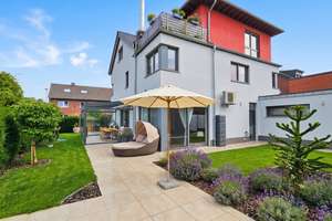 Energieeffizientes geräumiges Luxus-Maisonette mit Gartenoase, Garage, uvm. bei Köln