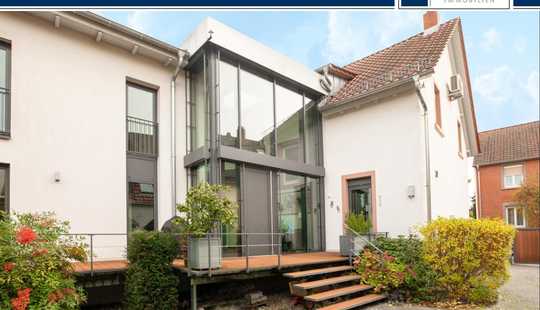 Bild von Luxuriöses Familiendomizil mit Naturpool in ruhiger Wohnlage